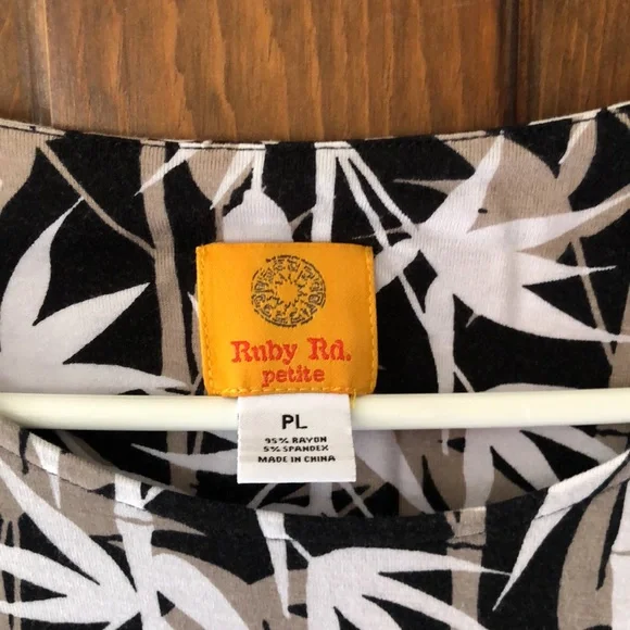 Ruby Rd top. - Picture 2 of 5